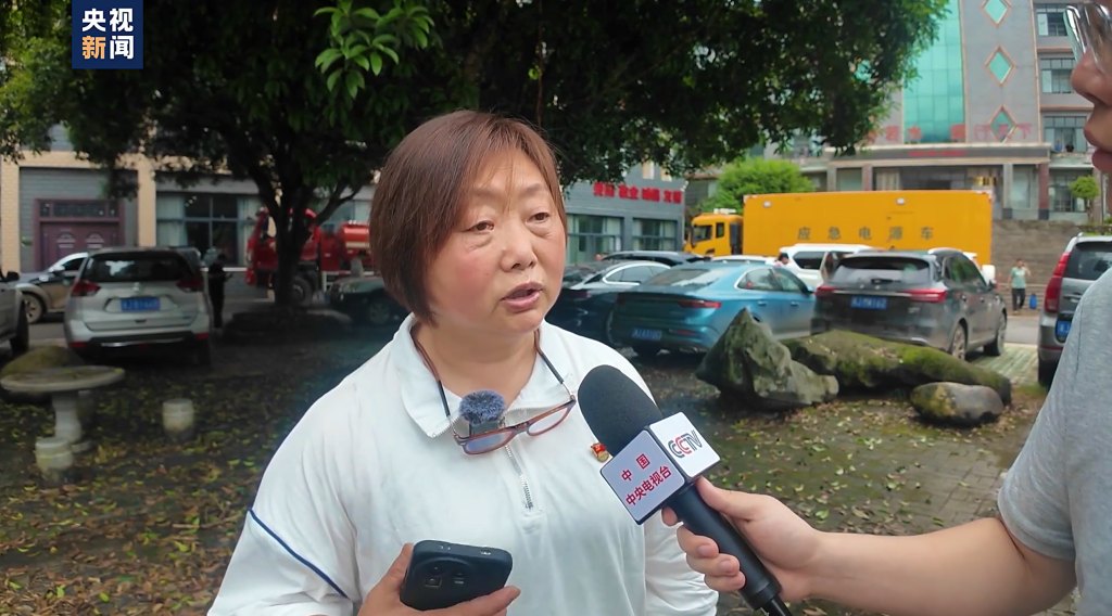 以后会不敢戴饰品吗因耳环遭网暴的女村支书说:不会,“我格局很大的,从不内耗”